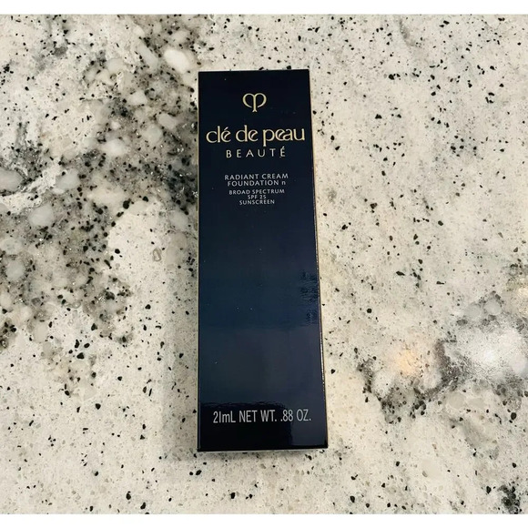 Cle de Peau Beaute Radiant Cream Foundation B60 Deep Tan Beige 21ml 0.88 oz NEW - Picture 5 of 9